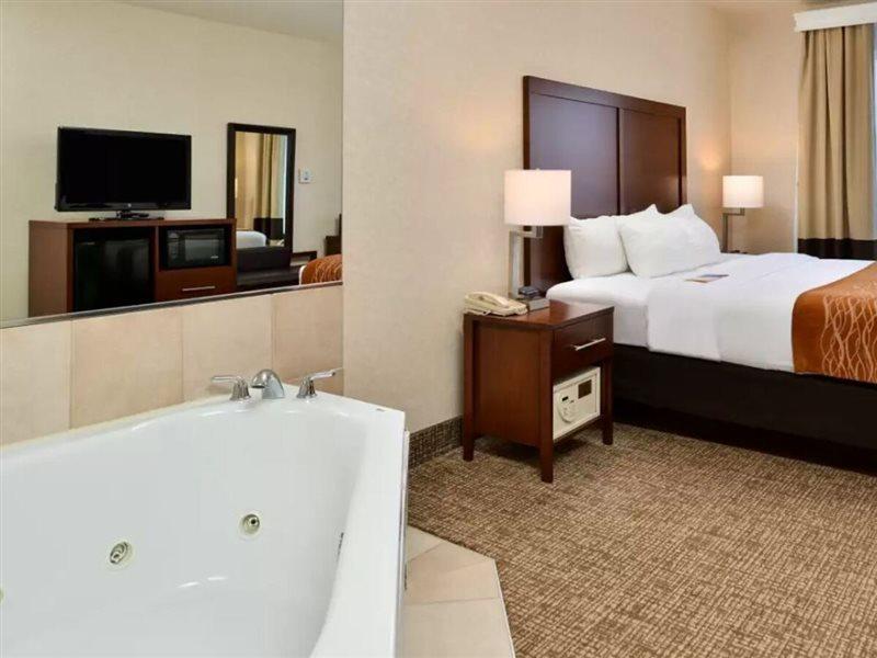 Deforest Comfort Inn & Suites Madison North מראה חיצוני תמונה