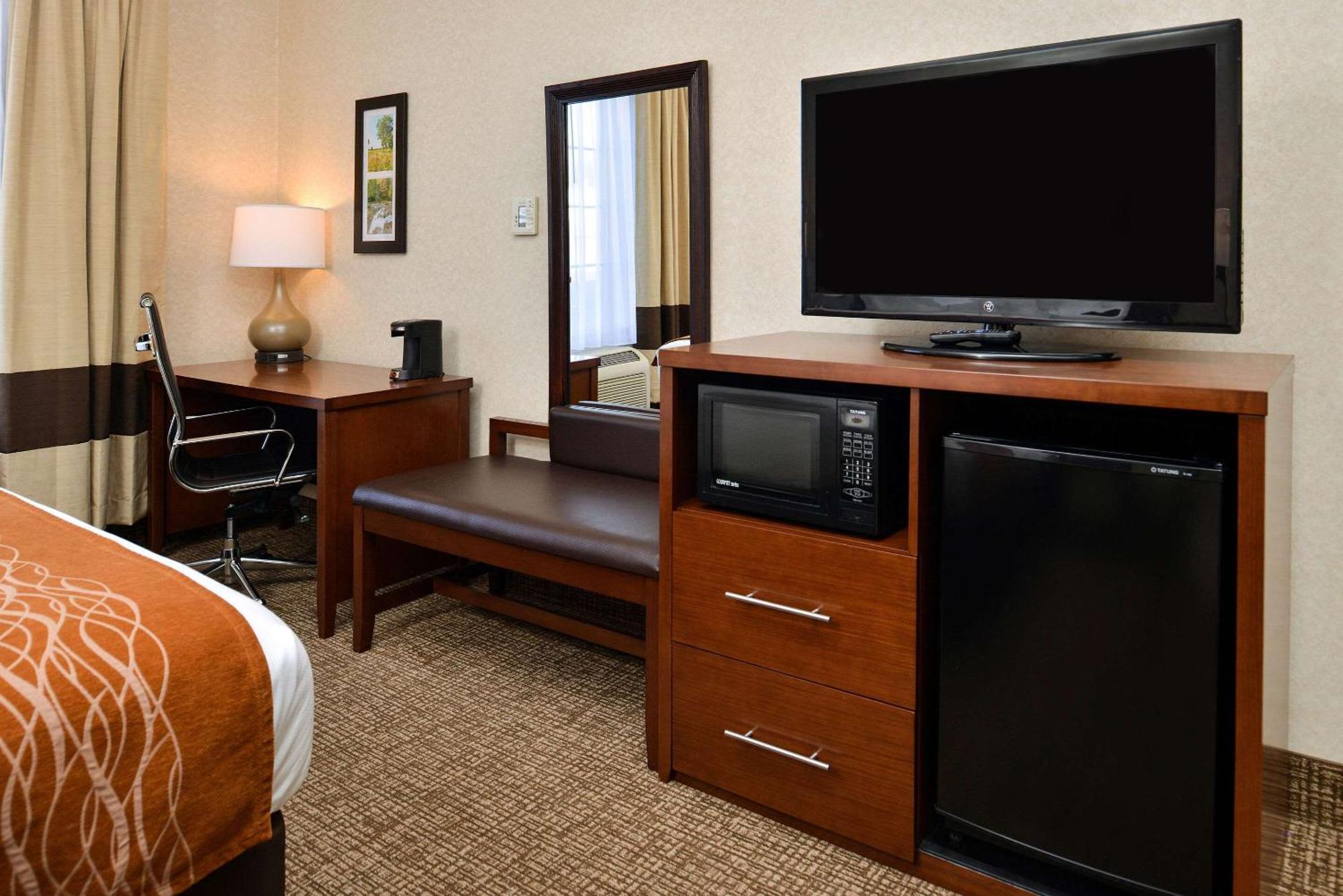 Deforest Comfort Inn & Suites Madison North מראה חיצוני תמונה