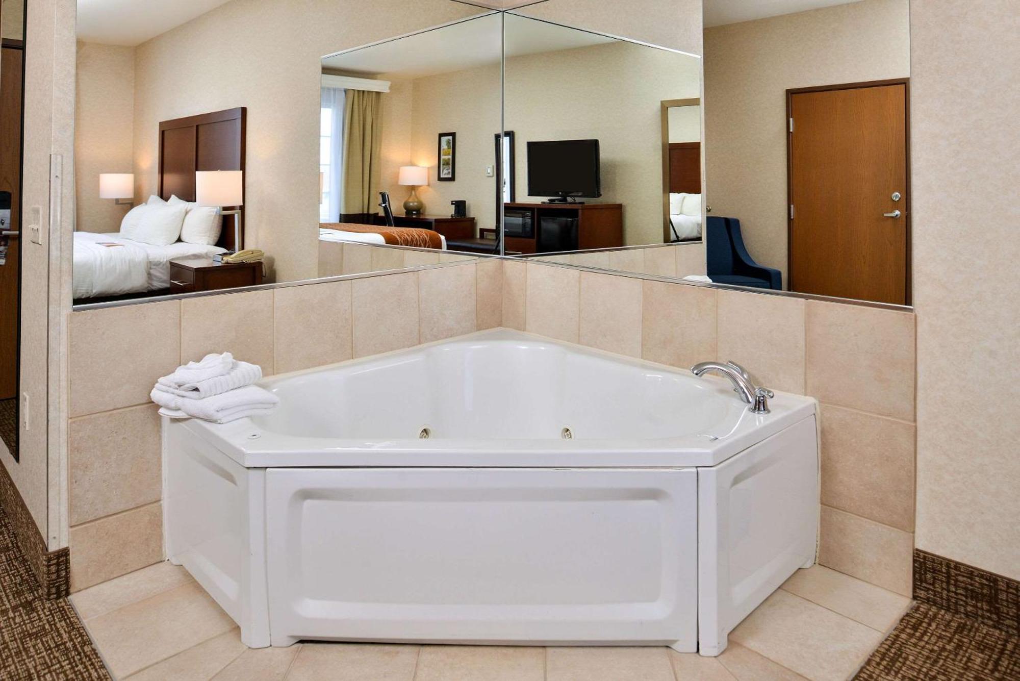 Deforest Comfort Inn & Suites Madison North מראה חיצוני תמונה