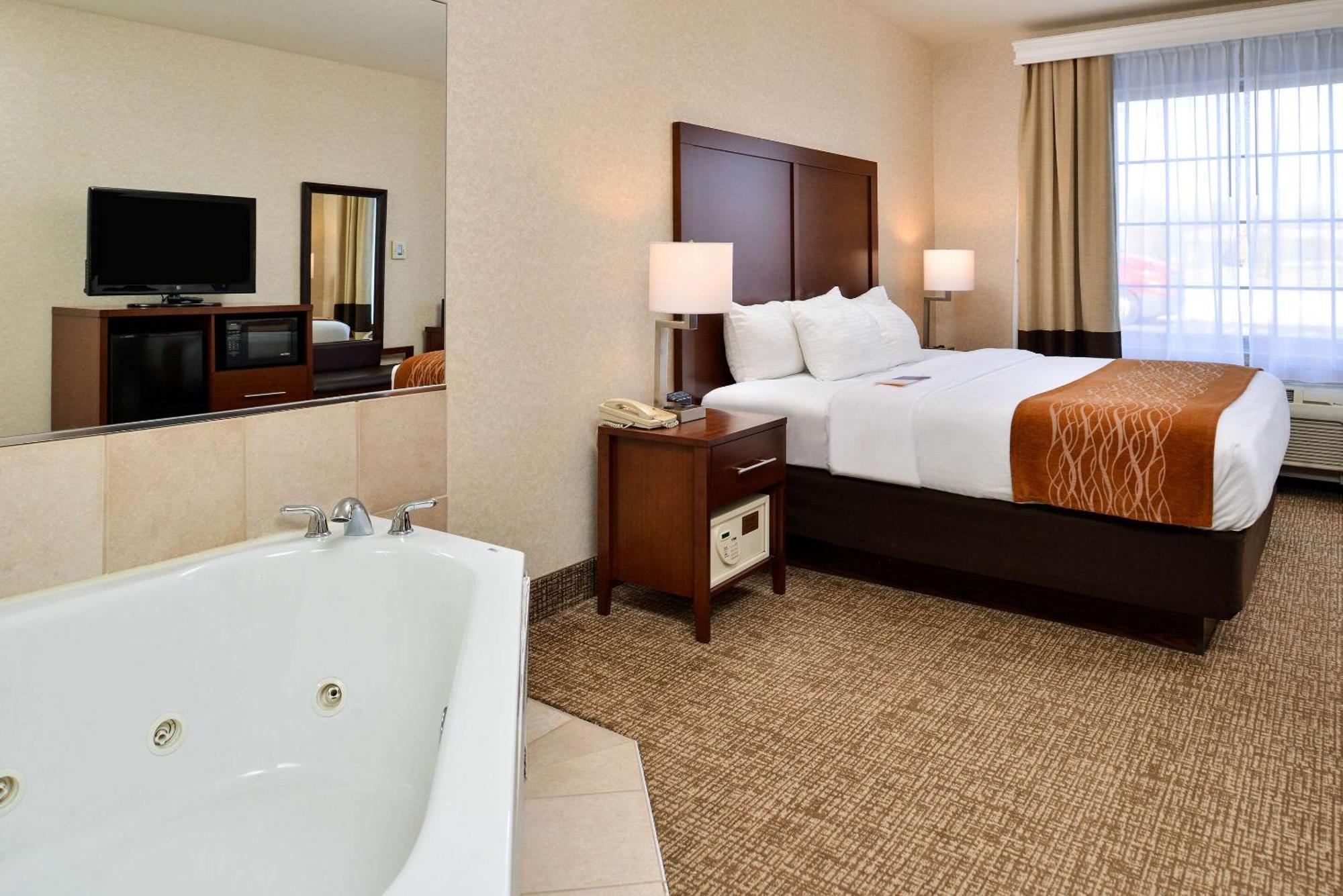 Deforest Comfort Inn & Suites Madison North מראה חיצוני תמונה