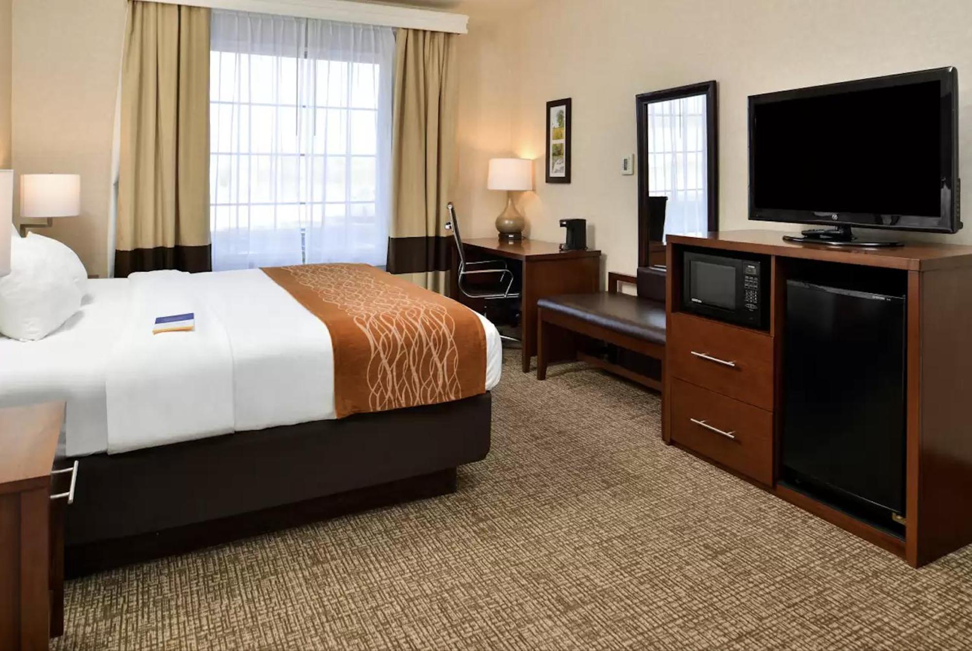 Deforest Comfort Inn & Suites Madison North מראה חיצוני תמונה
