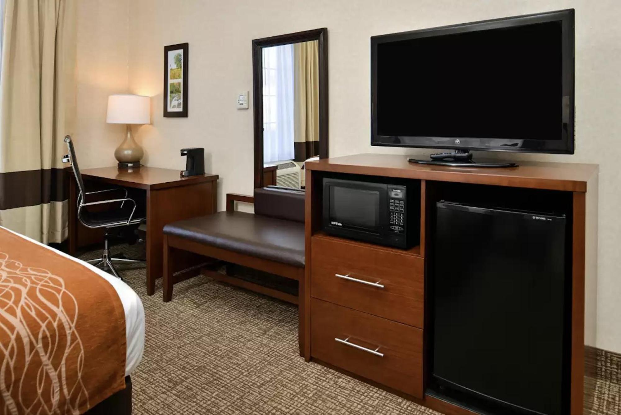 Deforest Comfort Inn & Suites Madison North מראה חיצוני תמונה