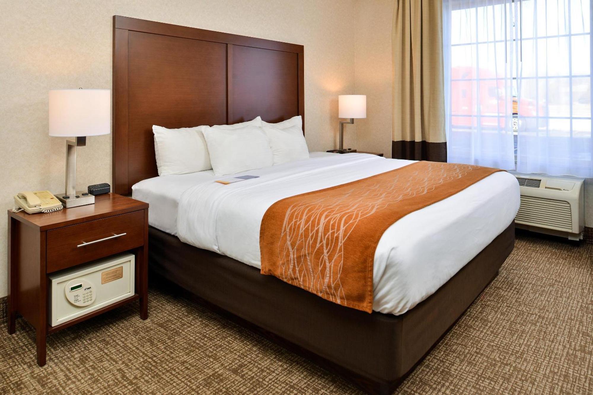 Deforest Comfort Inn & Suites Madison North מראה חיצוני תמונה
