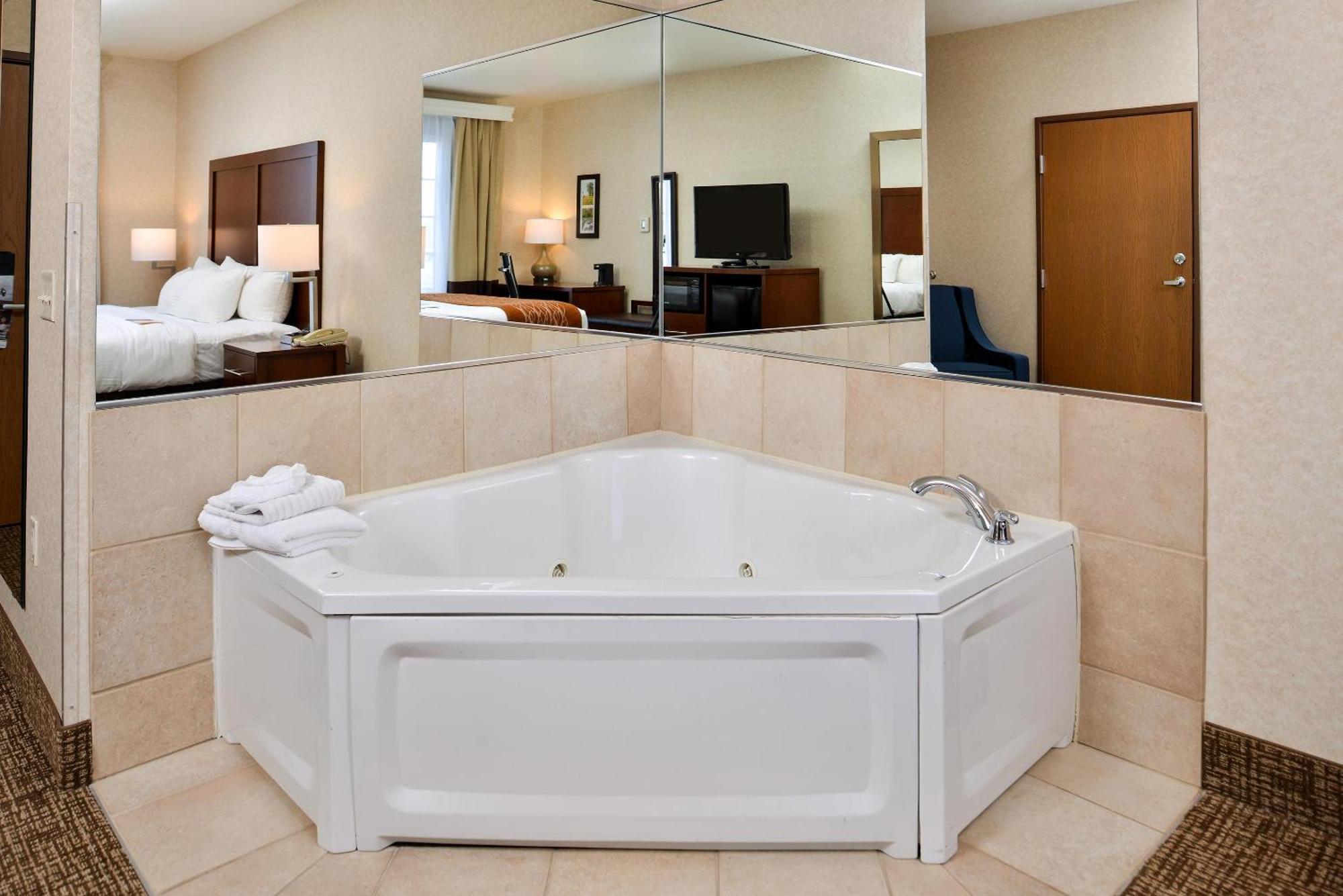 Deforest Comfort Inn & Suites Madison North מראה חיצוני תמונה